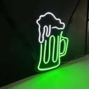 yan açıdan çekilmiş bira bardağı figürlü neon led tabela bar ve pub dekorasyonu